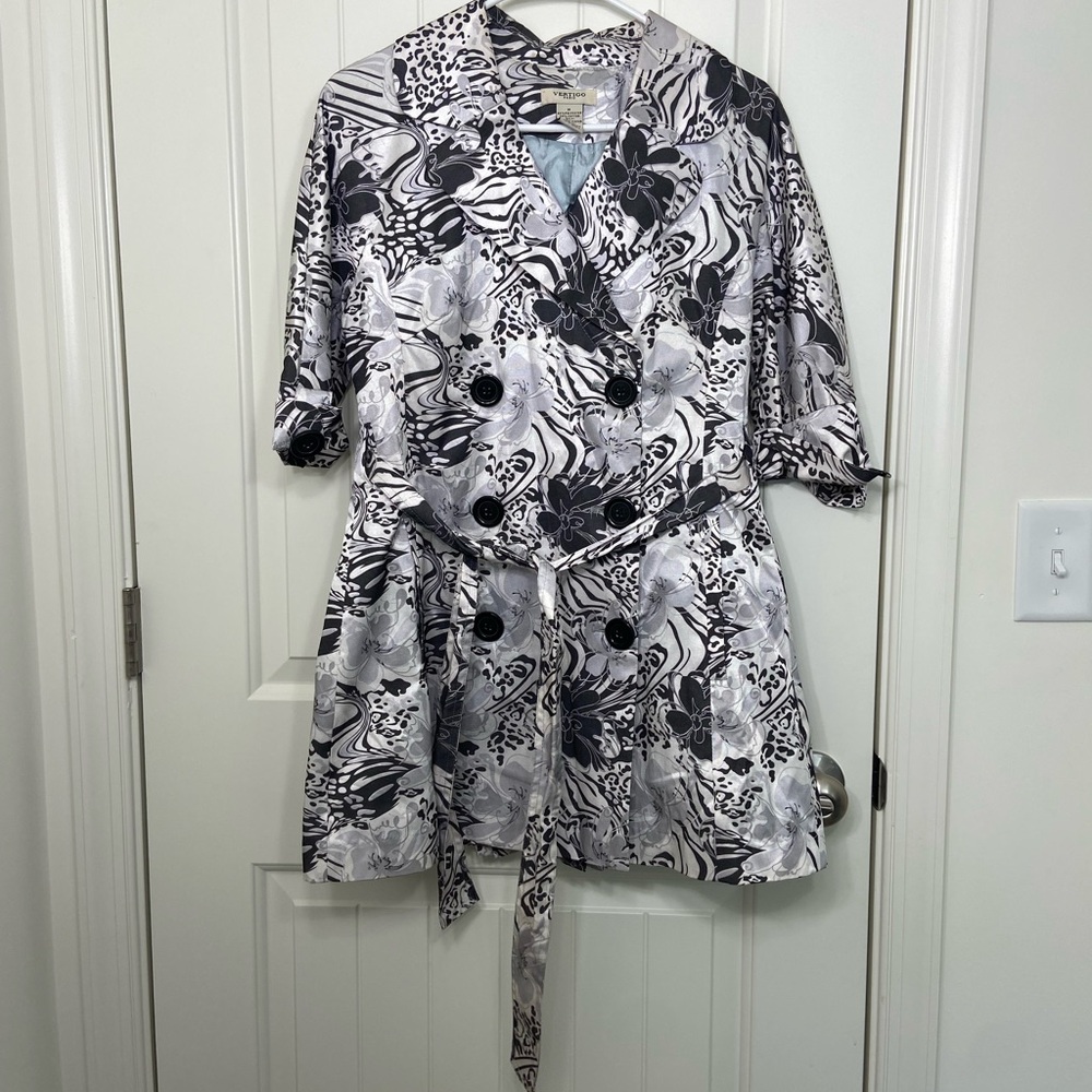 Vertigo Paris women’s gray‎ cream peacoat belted half sleeve coat medium